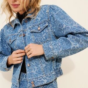 Habitual Jacquard Rose Denim Jacket! Size S 
So cute